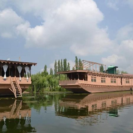 Wangnoo Heritage Houseboats Hotell Srīnagar Exteriör bild